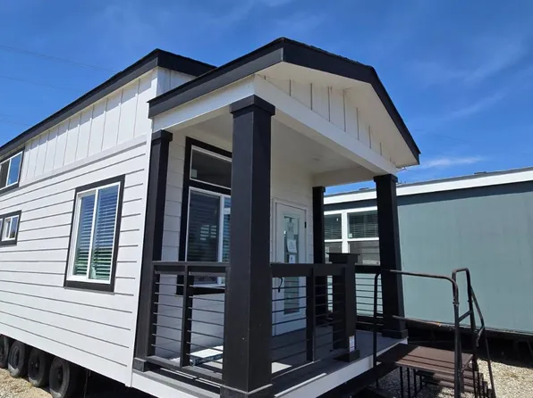 1475 N State St, Hemet, CA 92543