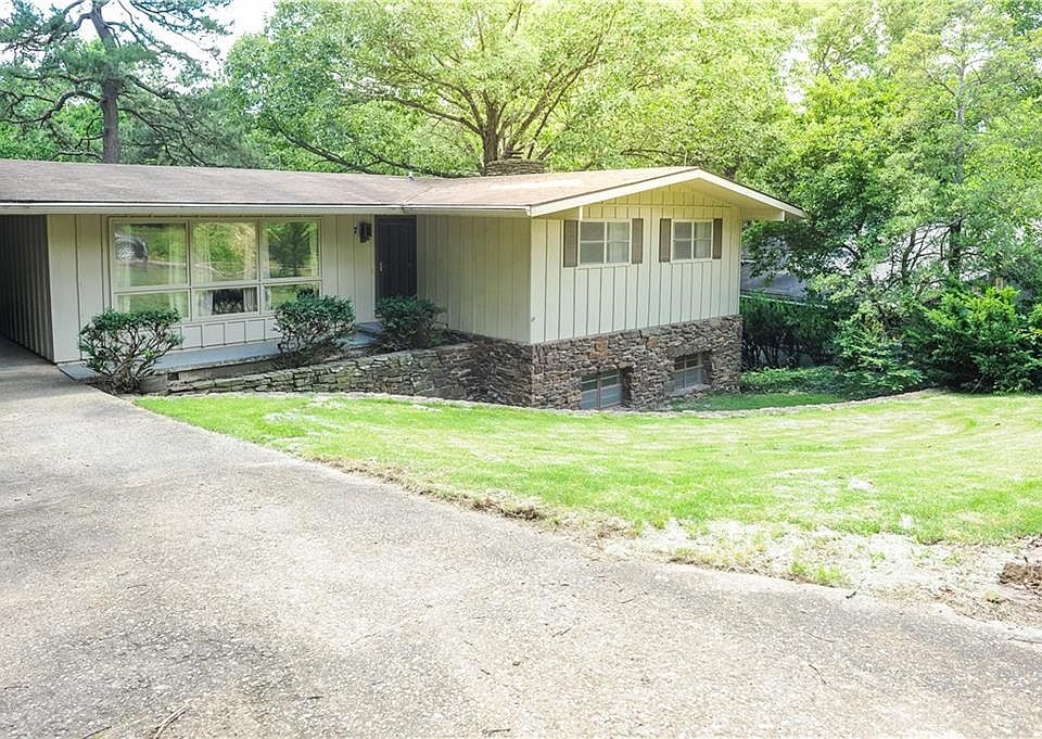 1st image of 7 Astwood Ln