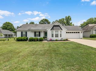 160 Woods Edge Dr, Jackson, TN 38301