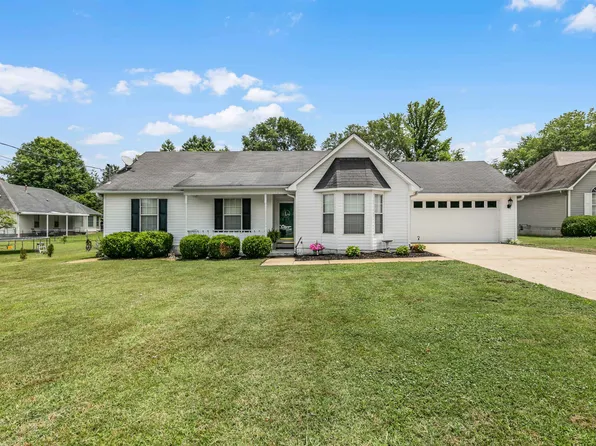 160 Woods Edge Dr, Jackson, TN 38301