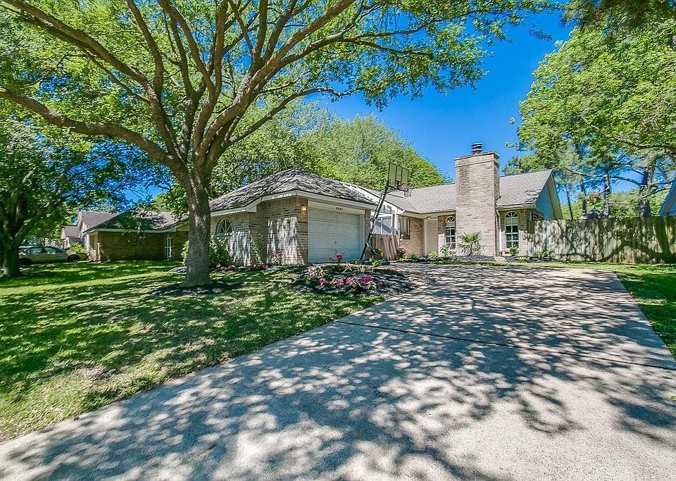 1st image of 8427 Lake Crystal Dr