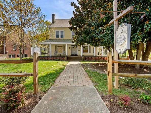 615 S Main St, Blackstone, VA 23824