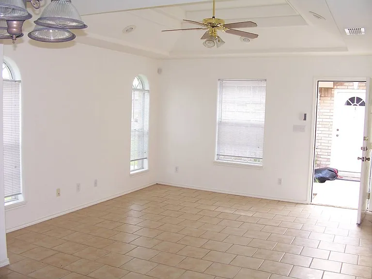 3814 Joby St — Photo 1