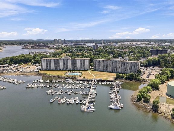3rd image of 100 Cove Way Unit 902