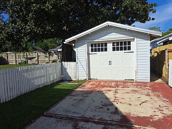 3rd image of 210 Payne Rd