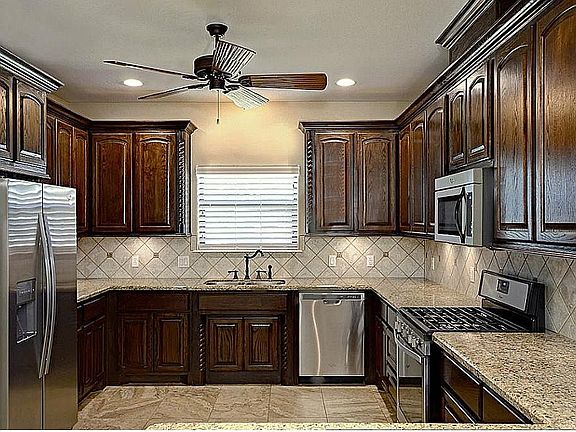4th image of 1029 Heritage Oaks Dr