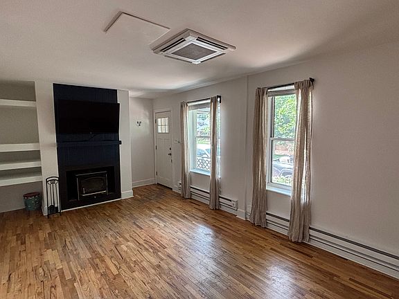 2nd image of 702 E Dakota Ave