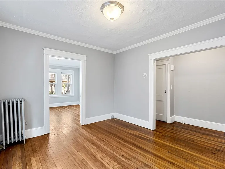 193 Florence St #1R — Photo 7