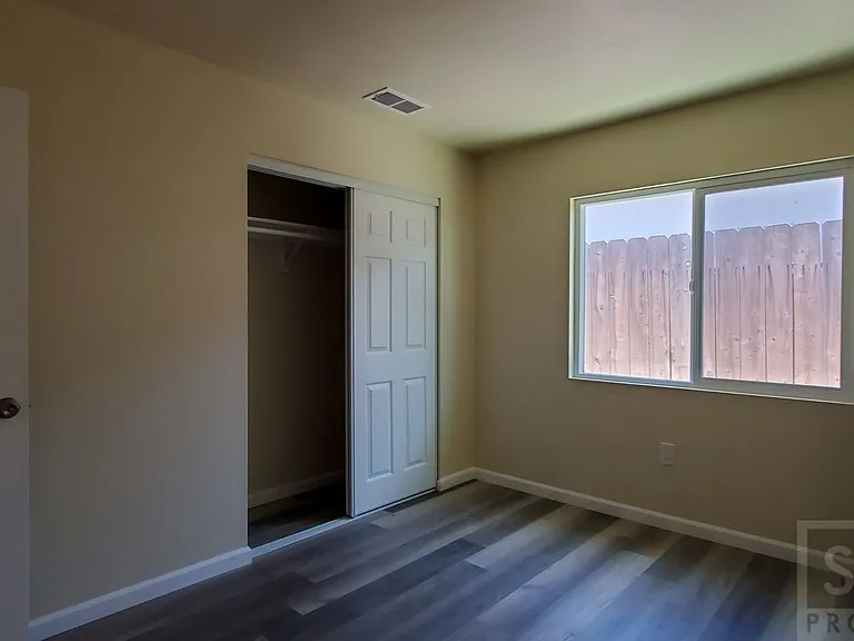 1390 Yale Pl — Photo 13