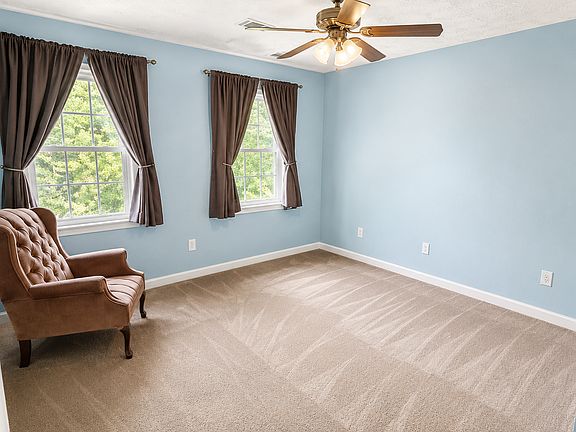 2nd image of 820 Hounds Ridge Ct