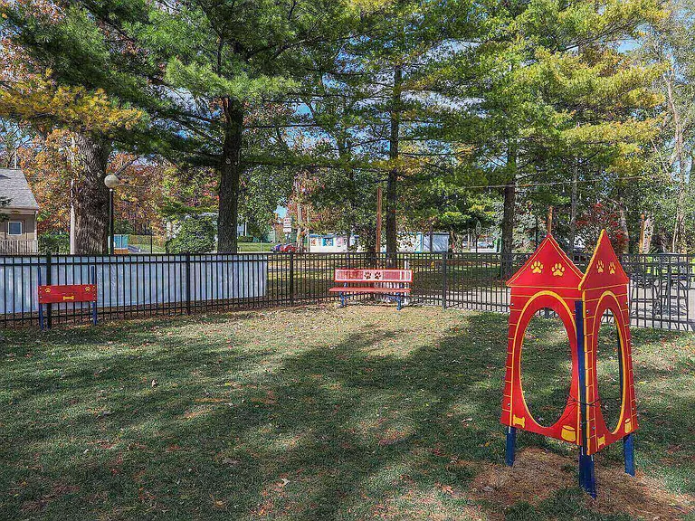 Brittany Square — Photo 12