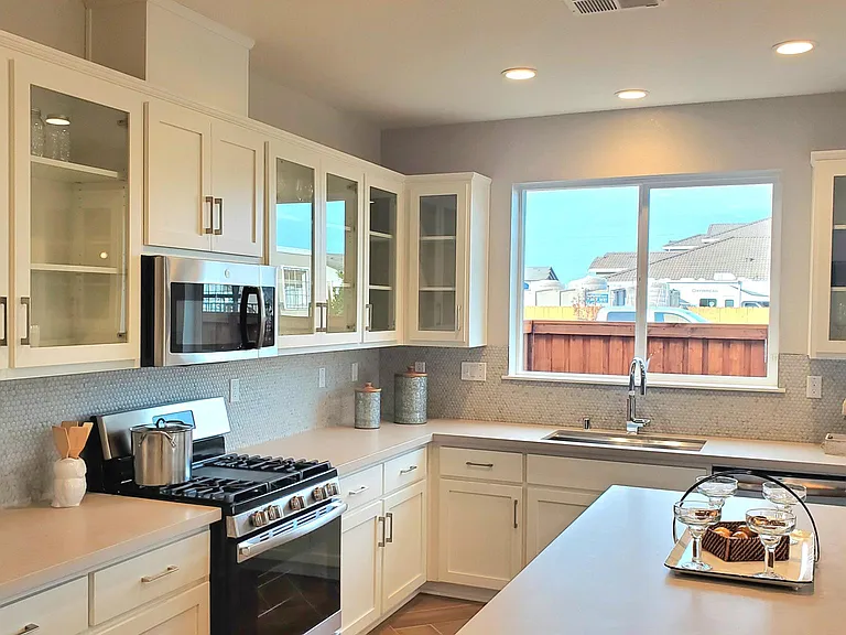 All appliances are new (1 year)