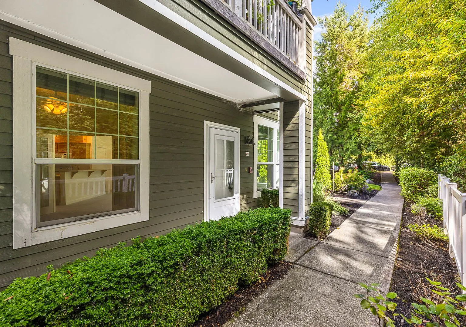 Single-Level 3BR Living with Oversized Garage & Community Amenities — Photo 3