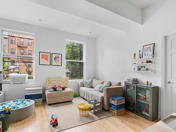 4th image of 91 Woodhull St #2
