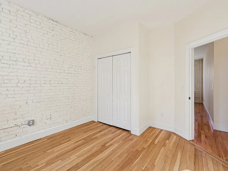 Magnolia Apartments — Photo 3