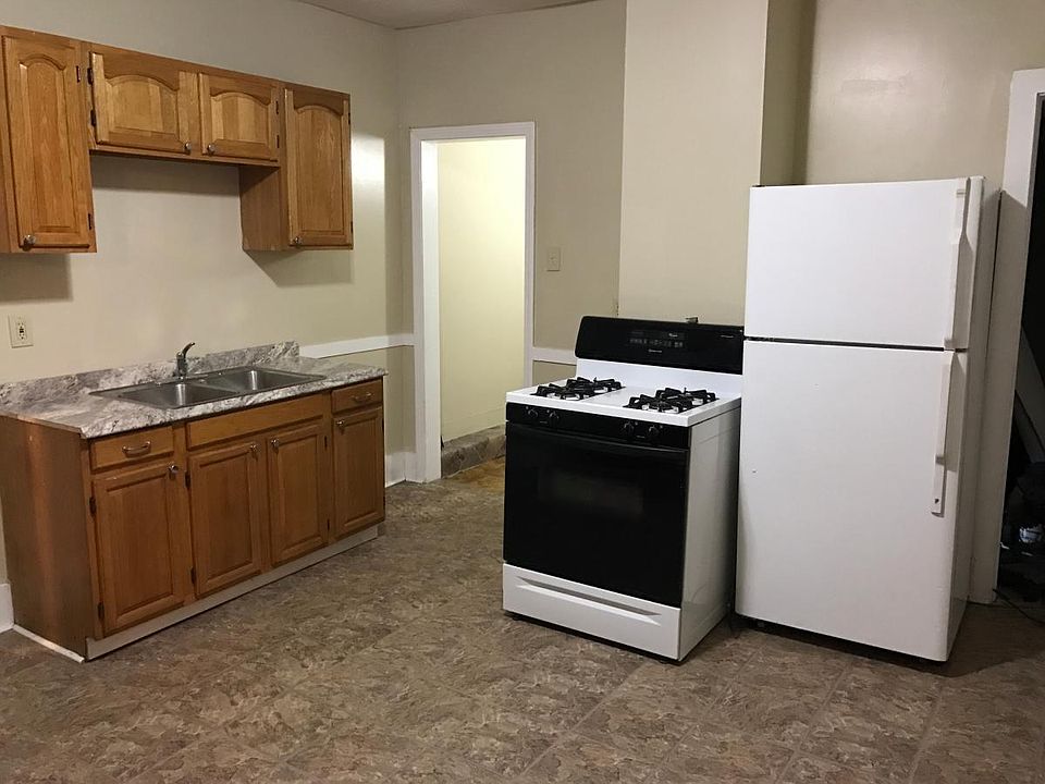 2nd image of 129 Catharine St