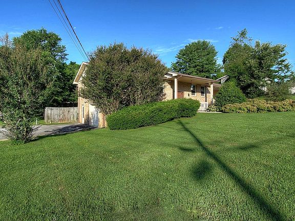 4th image of 1308 Plantation Dr