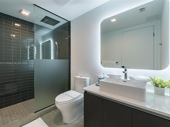 5th image of 227 NE 2nd St #2703