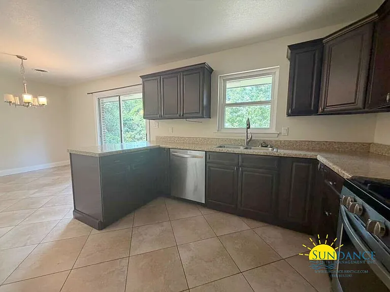 305 Leah Miller Dr — Photo 6