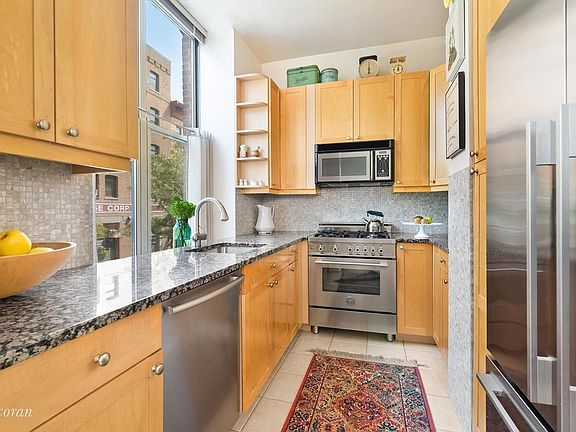 4th image of 444 12th St APT 2B