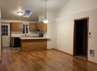 219 S 70th Pl, Springfield, OR 97478