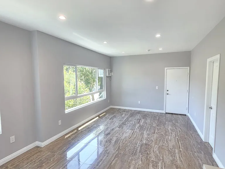 511 Rampart — Photo 14