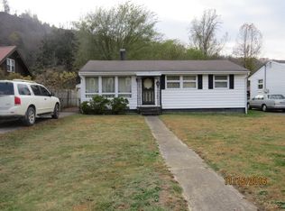 200 4th St, Loyall, KY 40854