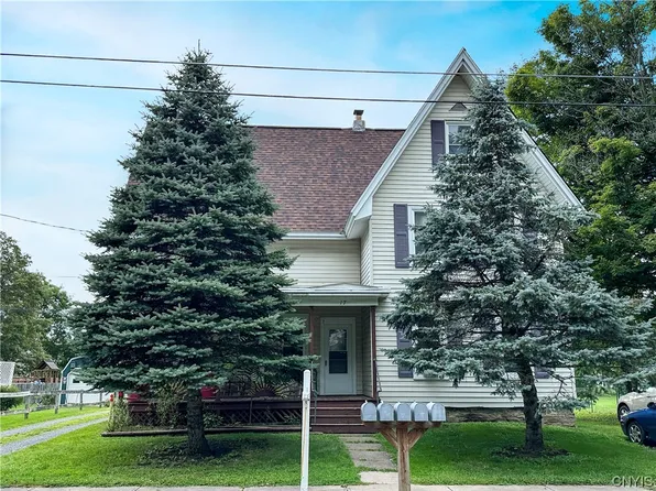 17 Box St, Pulaski, NY 13142