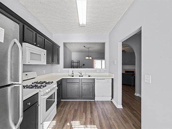 5th image of 55 Pearl Chambers Dr