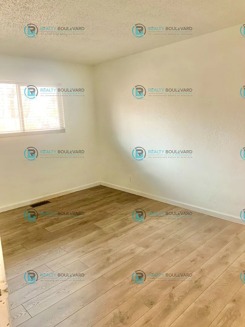 Centrally Located 2 Bedroom Duplex located close to UNR!! — Photo 3