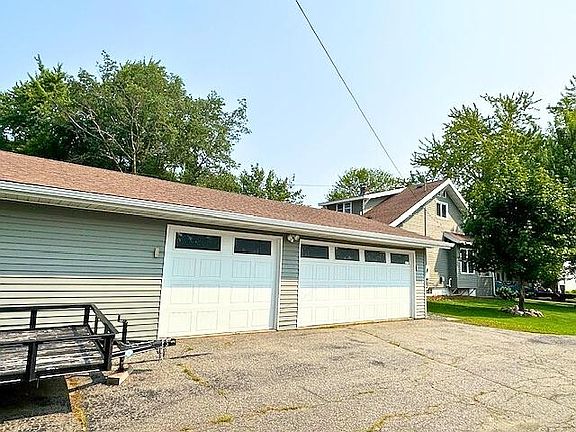 3rd image of 215 S Lincoln St