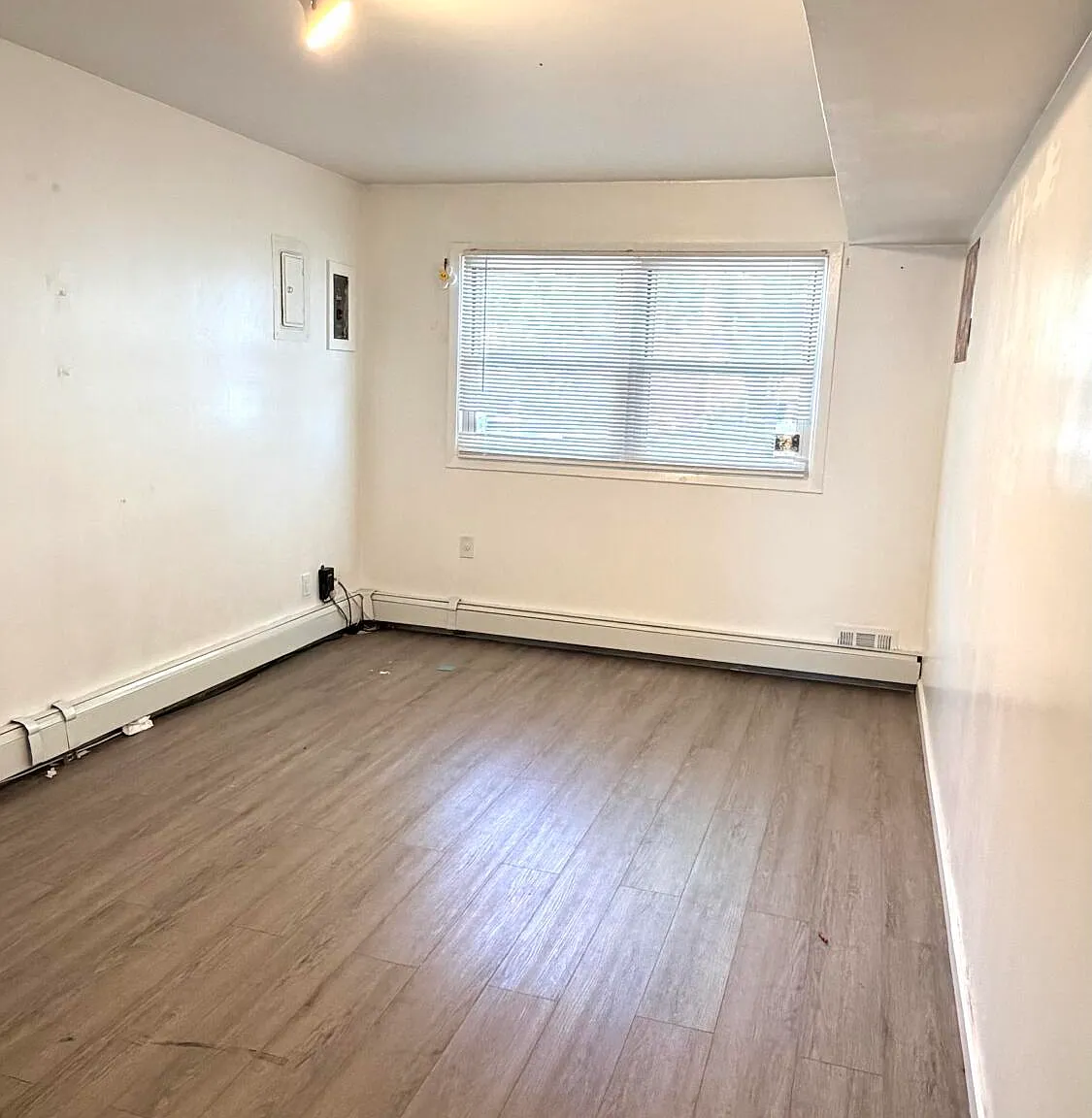 2 bed, 2228 sqft, $2,300 — Photo 2
