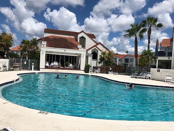 Community house's pool