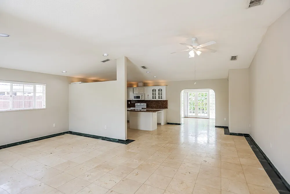4 bed, 2.0 bath, 1913 sqft, $3,685 — Photo 4