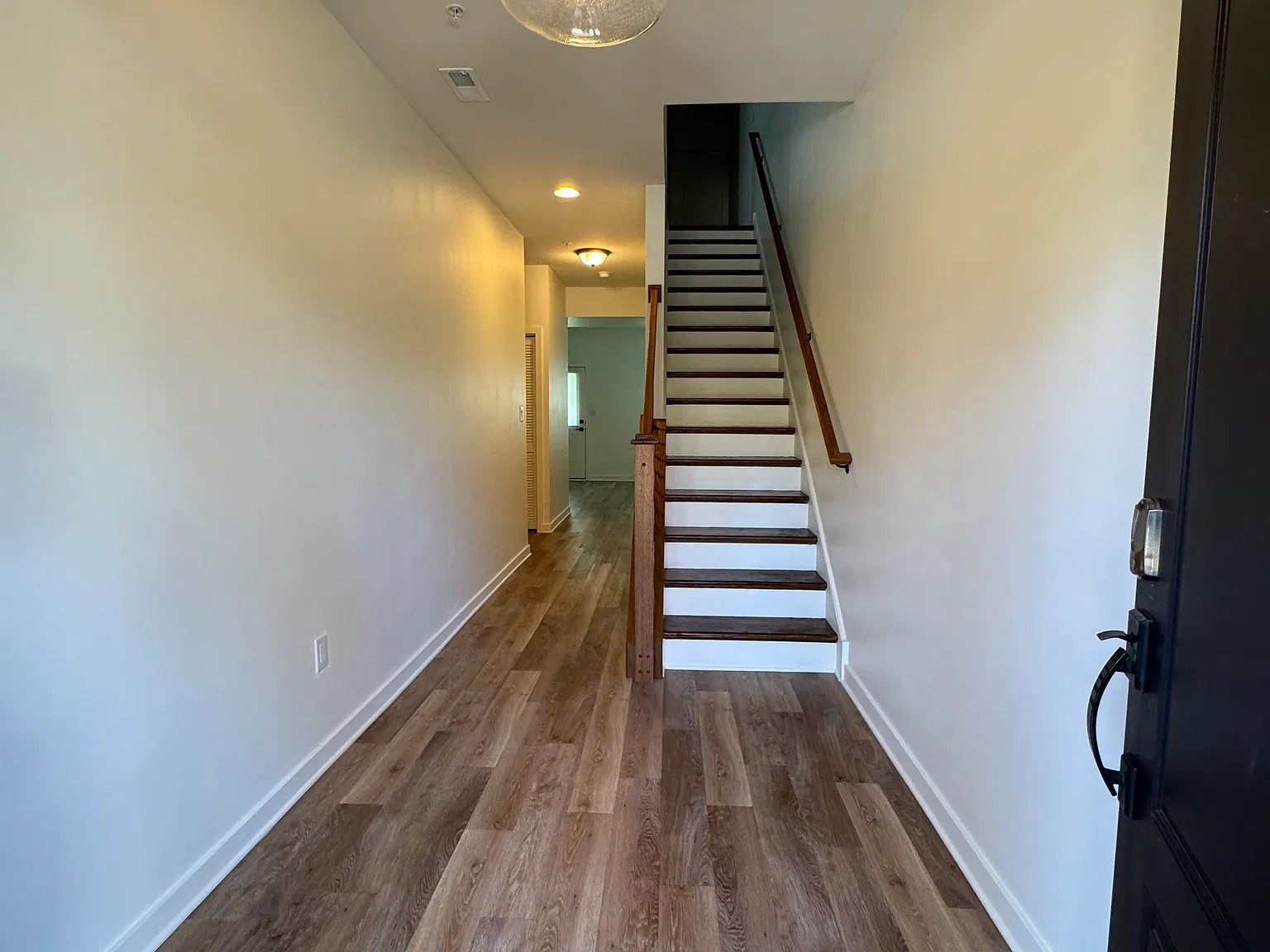 3 bed, 2232 sqft, $3,450 — Photo 2