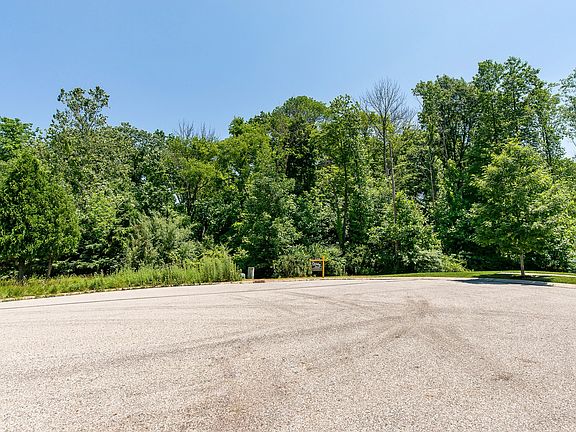 3rd image of 8226 Cliffrose Ct