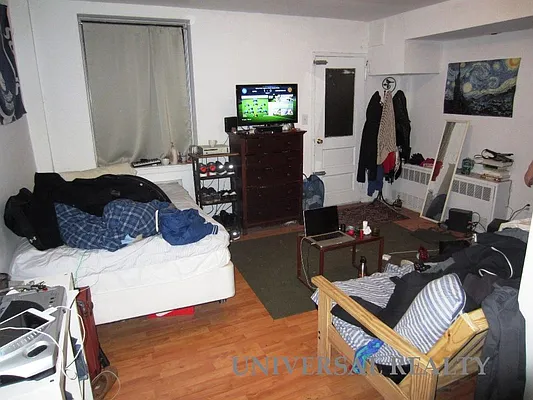 Rented by Universal Realty Group | media 1