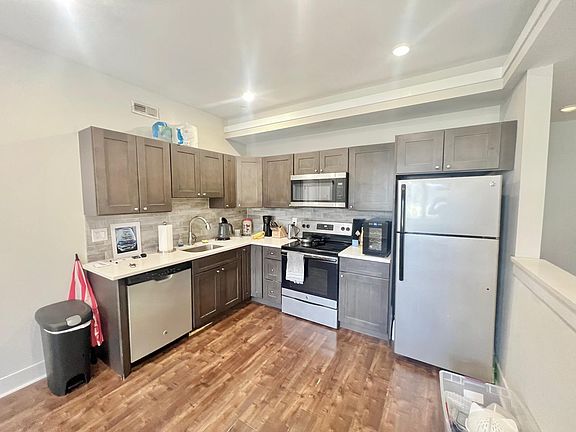 2nd image of 1419 N Franklin St #1F