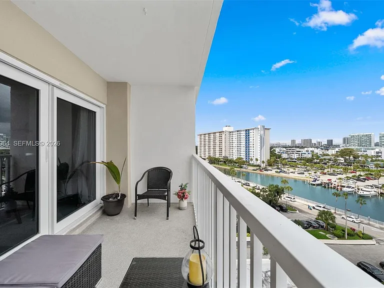 300 Bayview Dr #807 — Photo 29