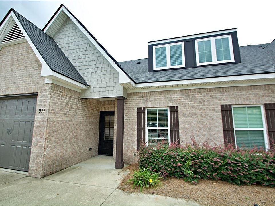 1st image of 977 Pembroke Pl