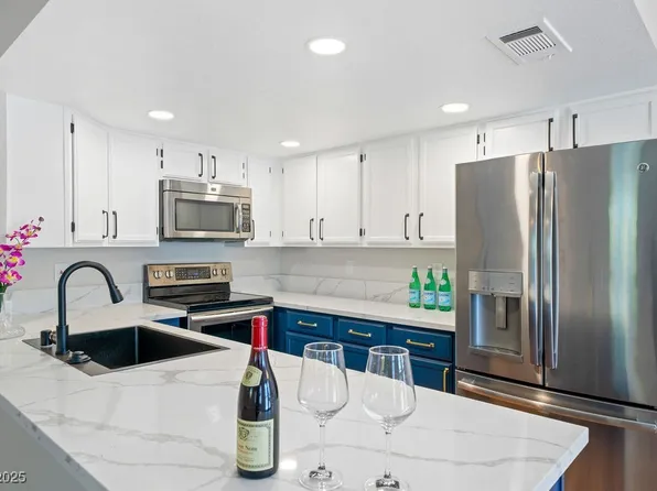 5060 Jeffreys St Unit 201, Paradise Town, NV 89119