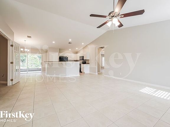 3rd image of 161 Aurora Ave S