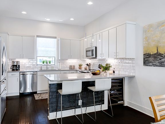 3rd image of 303 W CYPRESS ST Unit #601 #601