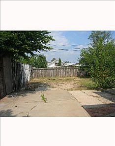 2nd image of 905 NW 32nd St