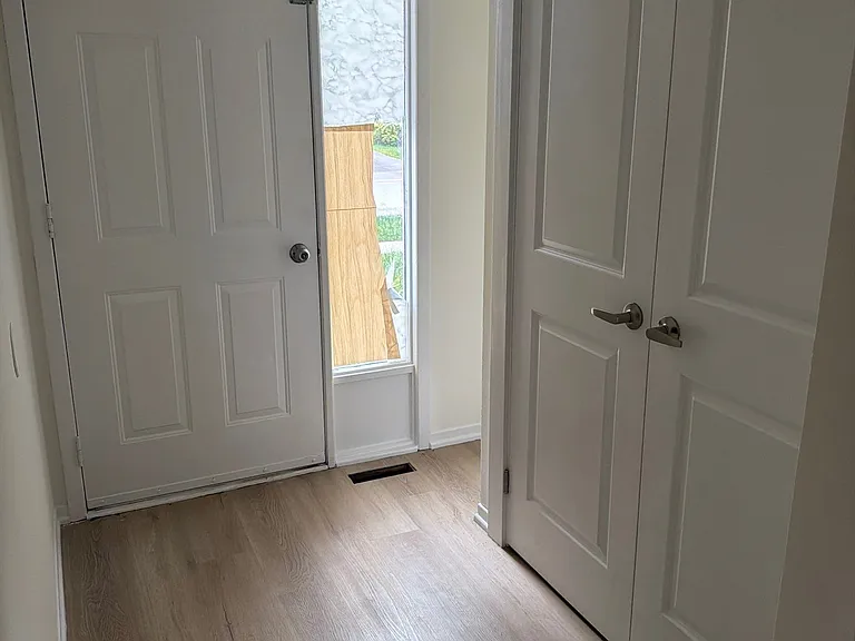 188 Ensign Dr — Photo 2