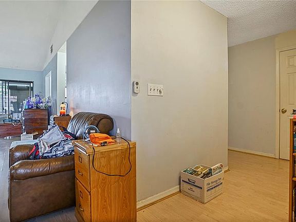 4th image of 774 HARLAND COURT