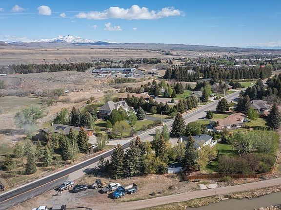3rd image of 502 Skyline Dr