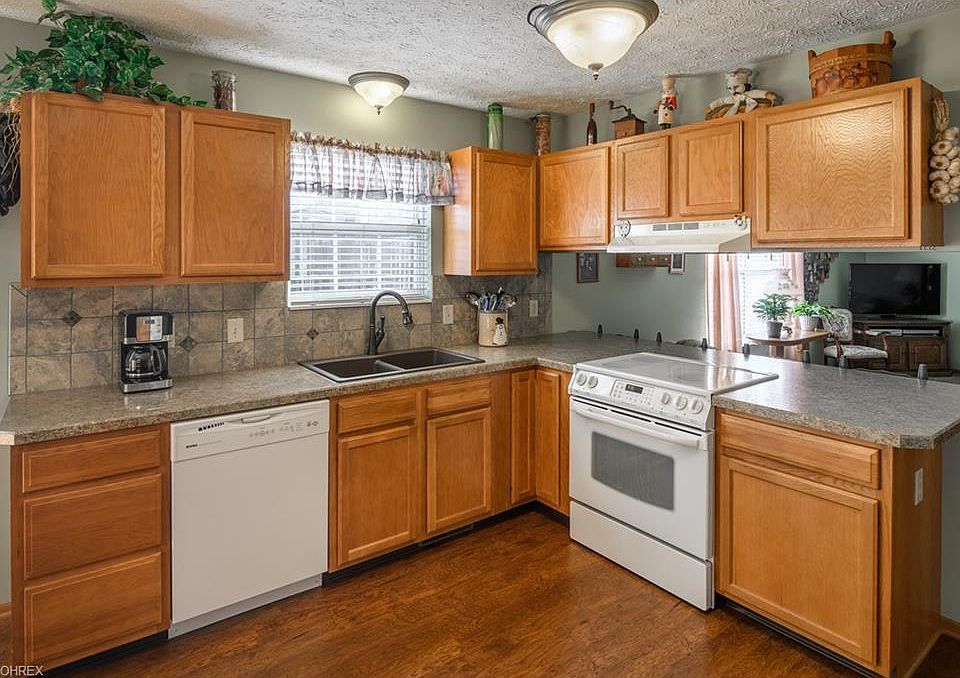 6652 Pilot Knob Ave, Louisville, OH 44641 | Zillow