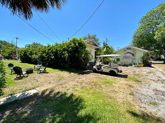 3rd image of 1603 N Lakeside Dr