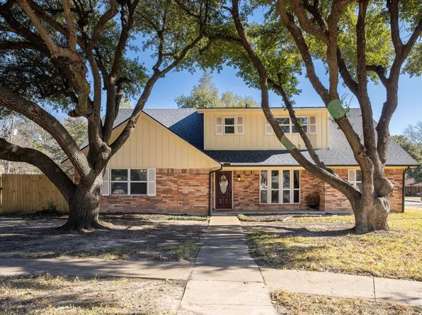 1704 Lexington Cir, Ennis, TX 75119